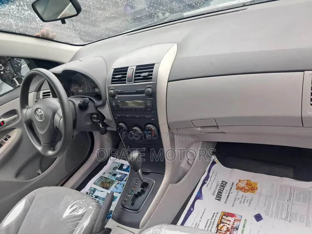 Toyota Corolla 2010 Silver