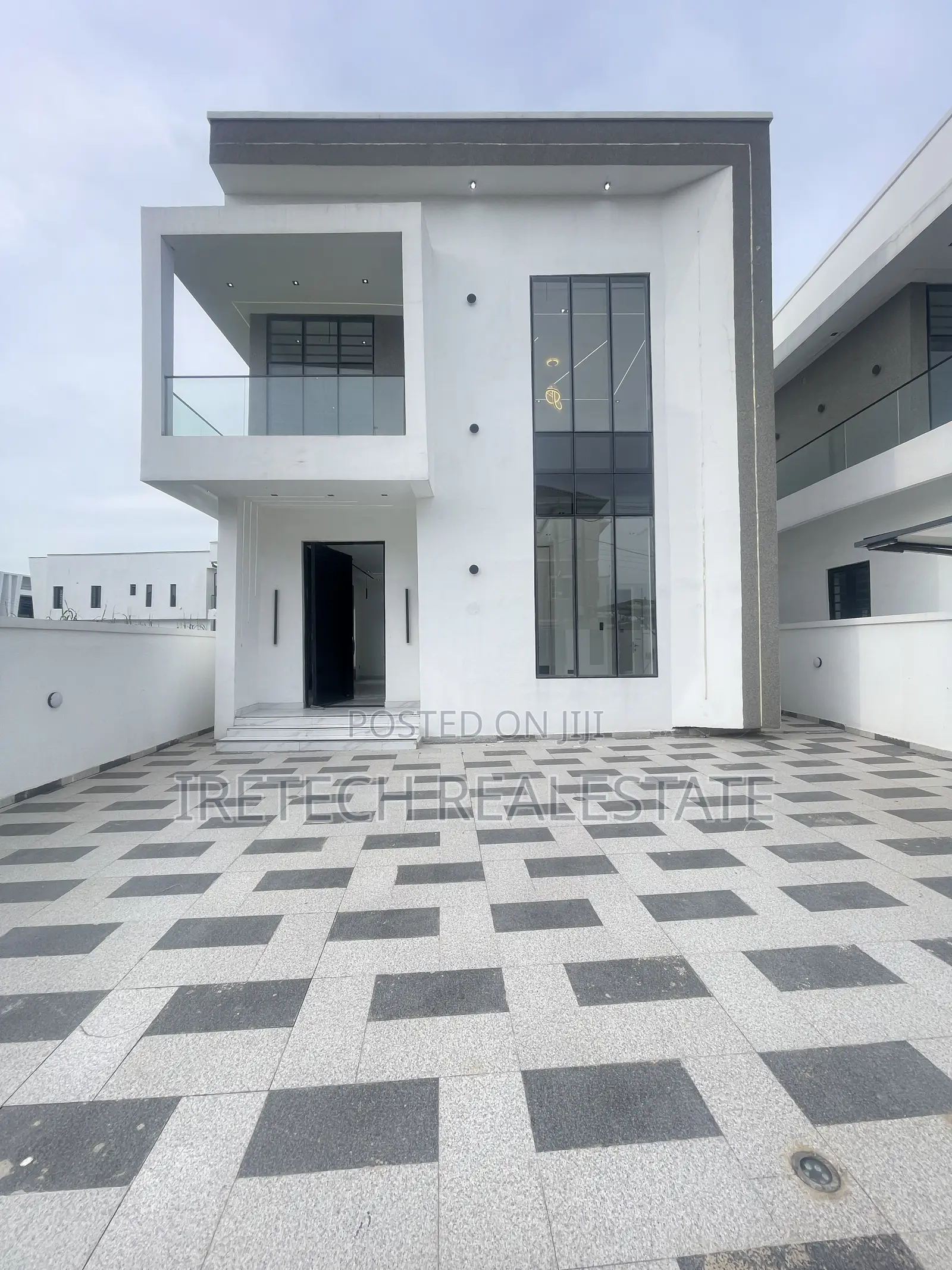 4bdrm Duplex in In A Gated And, Off Lekki-Epe Expressway for sale