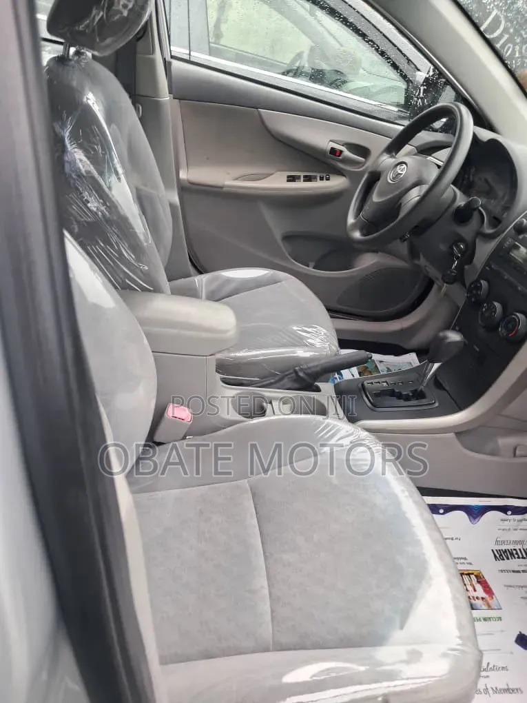 Toyota Corolla 2010 Silver