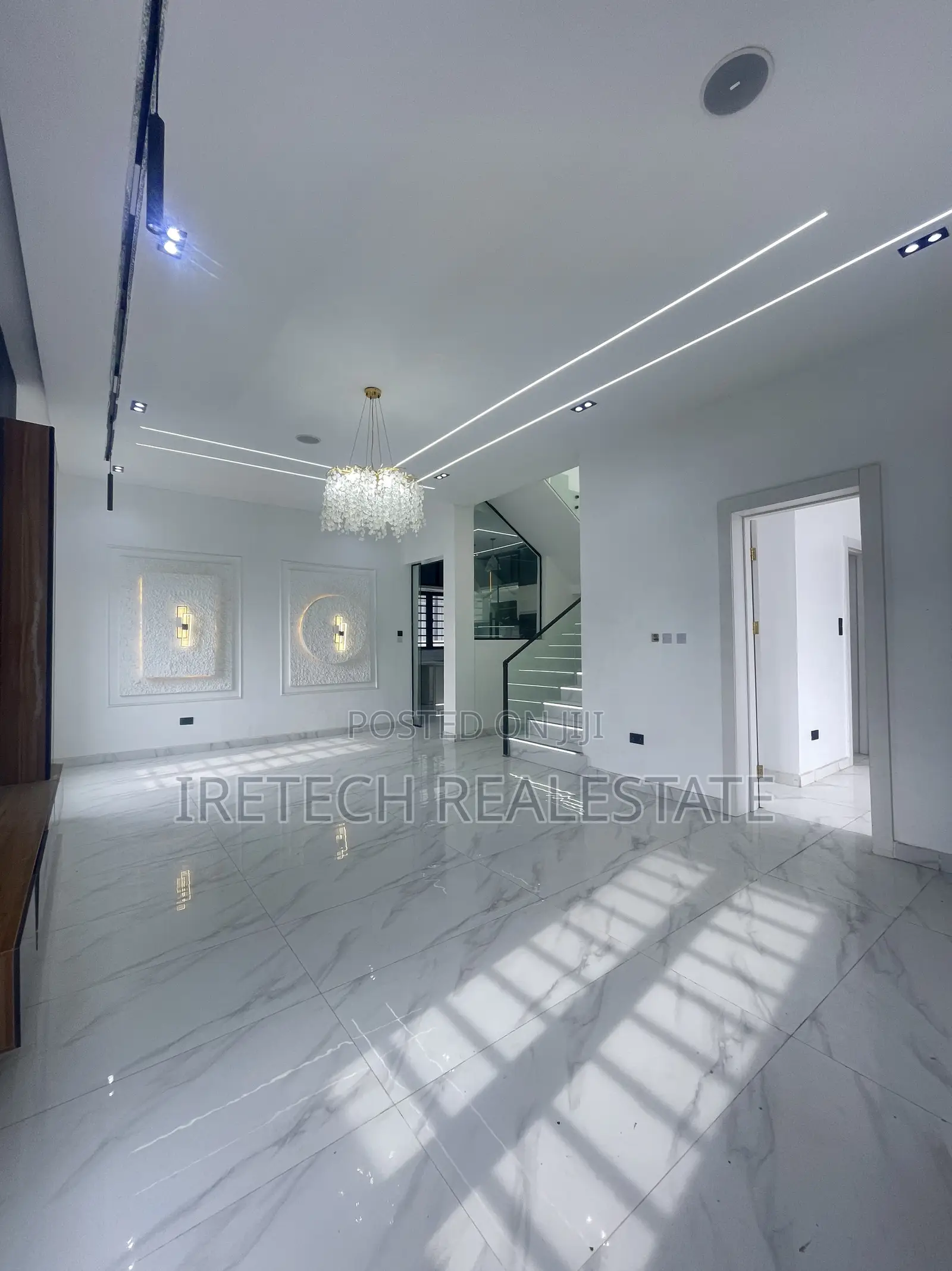 4bdrm Duplex in In A Gated And, Off Lekki-Epe Expressway for sale