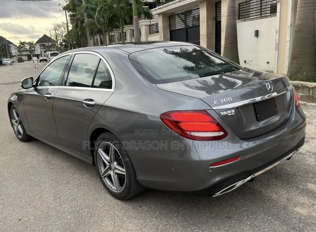 Mercedes-Benz E300 4Matic AWD Sedan (2.0L 4cyl 9A) 2017 Gray