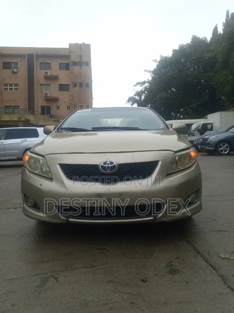 Toyota Corolla 2010 Gold
