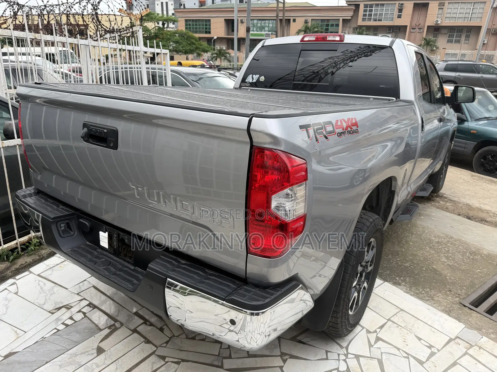 Toyota Tundra Limited 4dr Double Cab 4WD SB (5.7L 8cyl 6A) 2015 Silver
