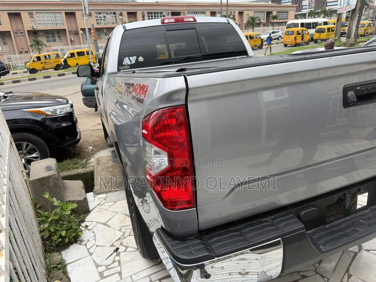 Toyota Tundra Limited 4dr Double Cab 4WD SB (5.7L 8cyl 6A) 2015 Silver