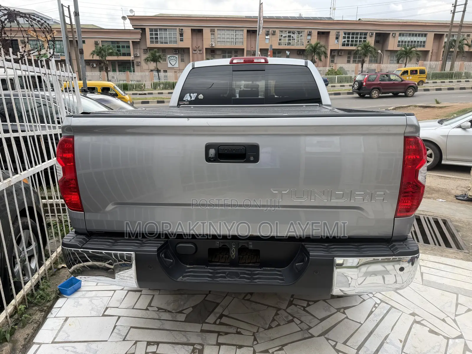 Toyota Tundra Limited 4dr Double Cab 4WD SB (5.7L 8cyl 6A) 2015 Silver