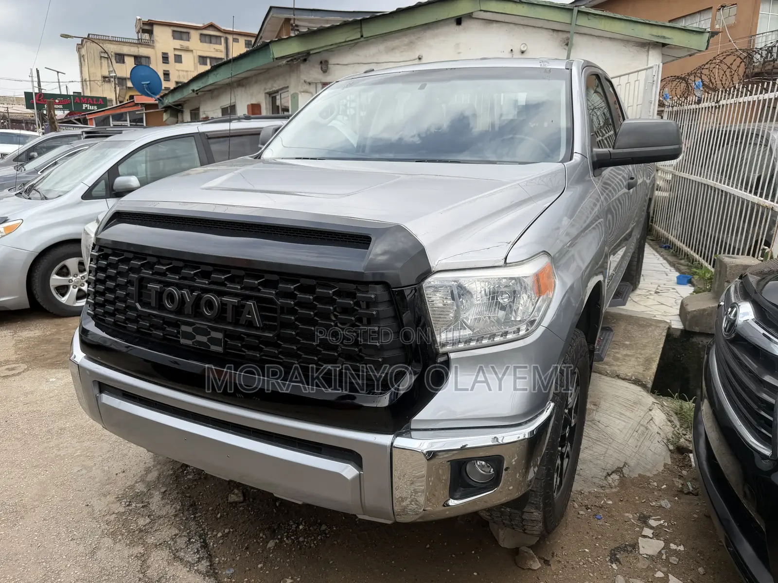 Toyota Tundra Limited 4dr Double Cab 4WD SB (5.7L 8cyl 6A) 2015 Silver
