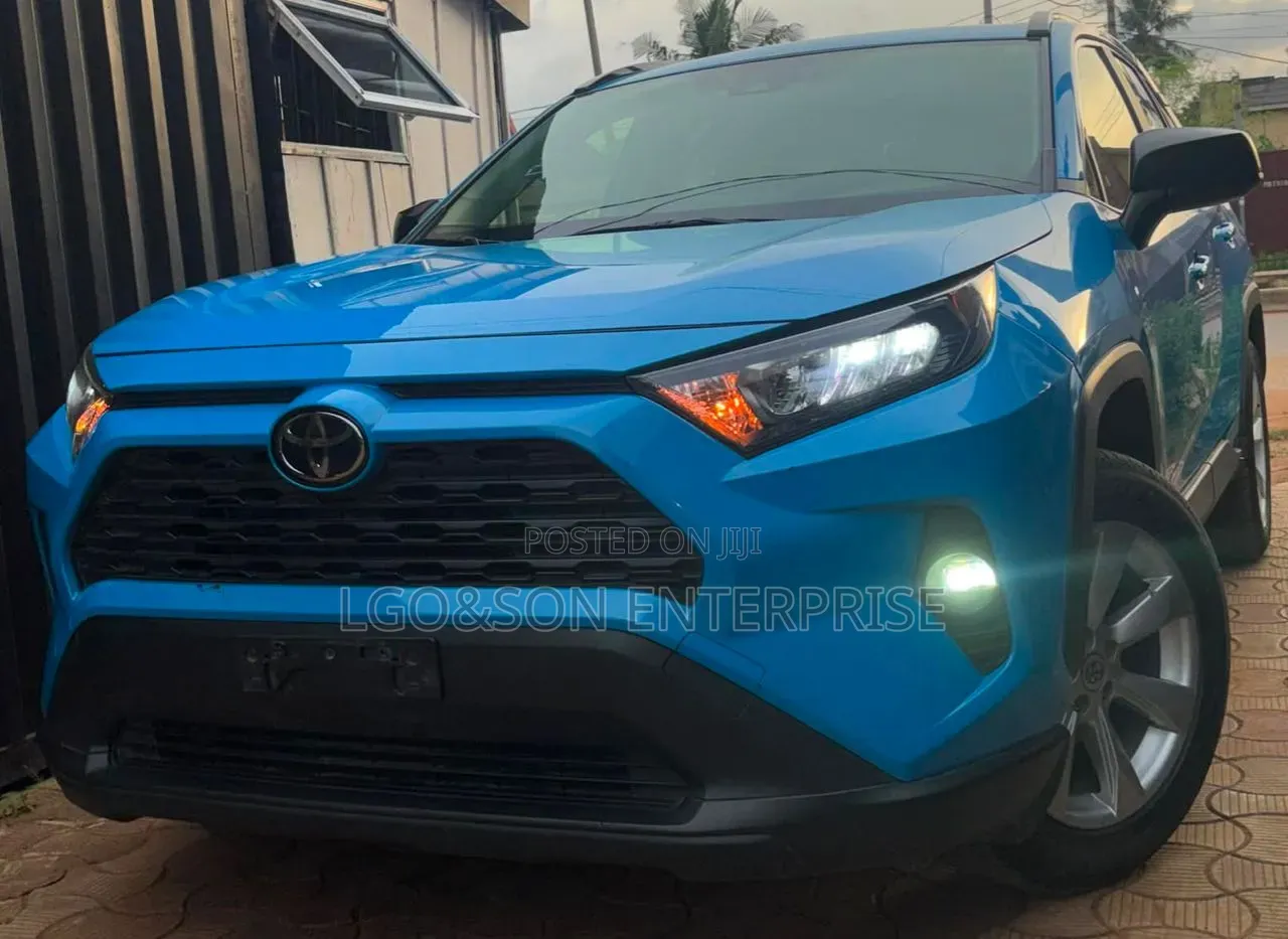 Toyota RAV4 2020 Blue