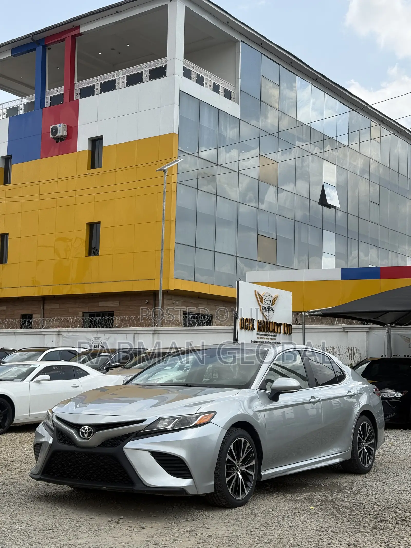 Toyota Camry SE FWD (2.5L 4cyl 8AM) 2018 Silver