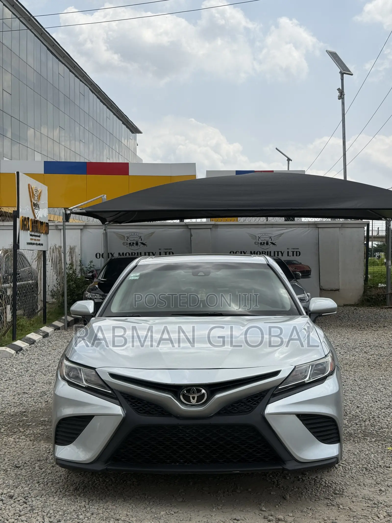 Toyota Camry SE FWD (2.5L 4cyl 8AM) 2018 Silver