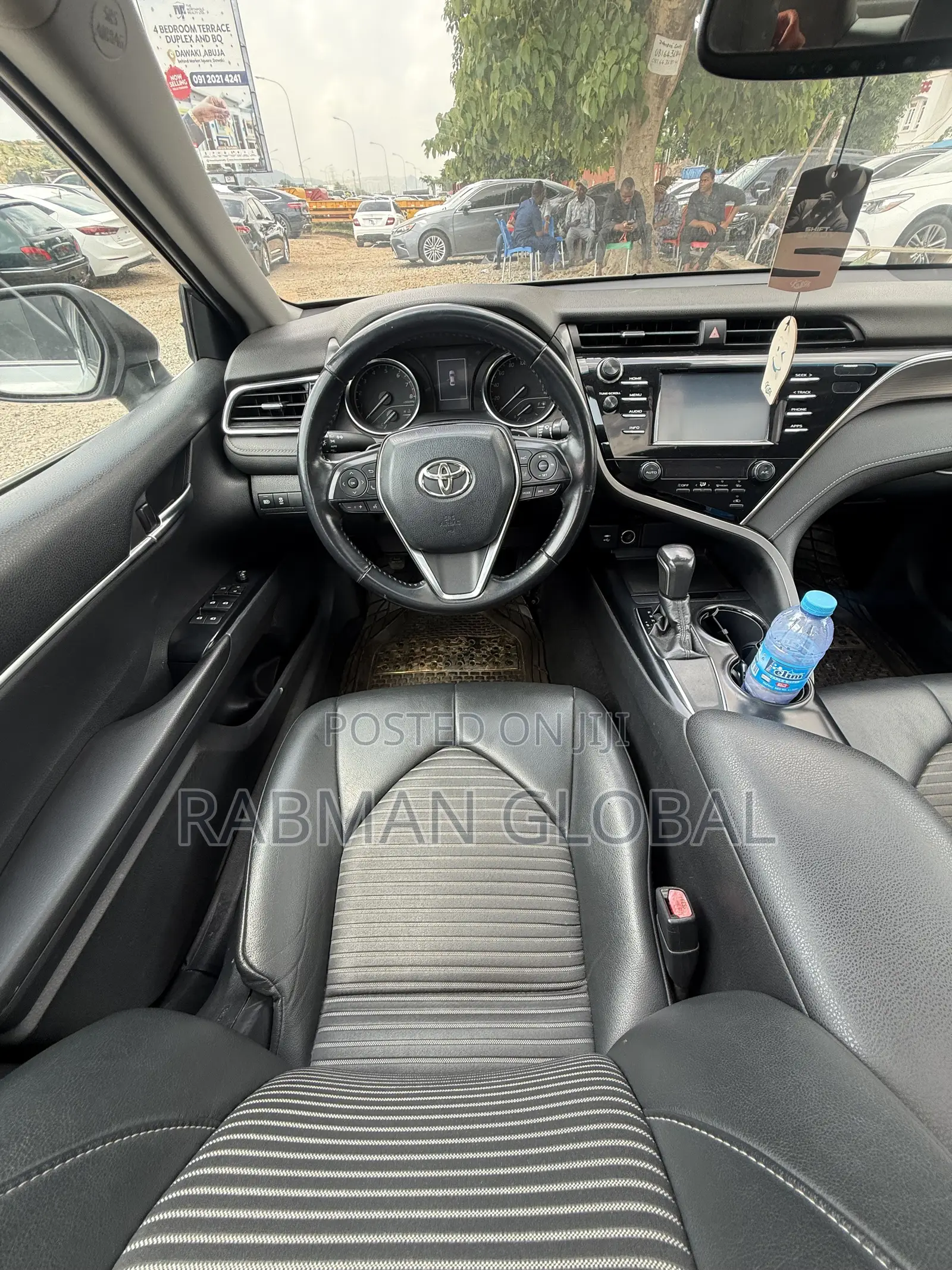 Toyota Camry SE FWD (2.5L 4cyl 8AM) 2018 Silver