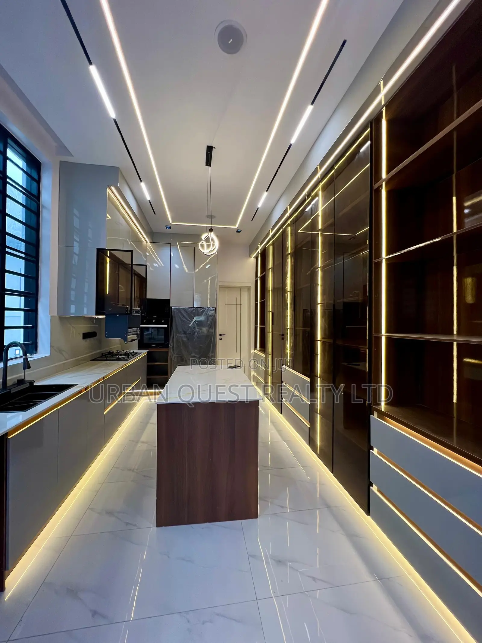 5bdrm Duplex in Ikota for sale