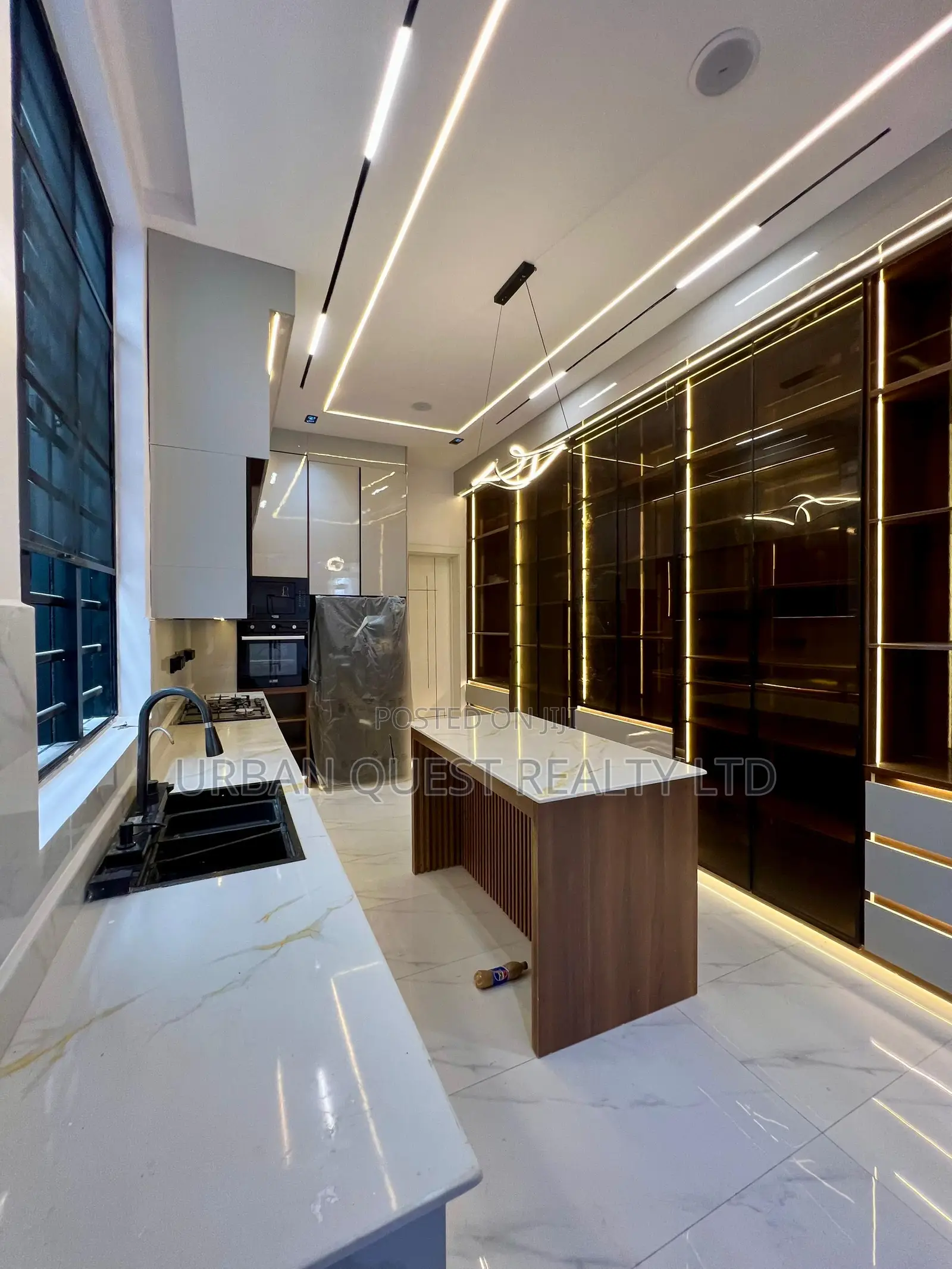 5bdrm Duplex in Ikota for sale