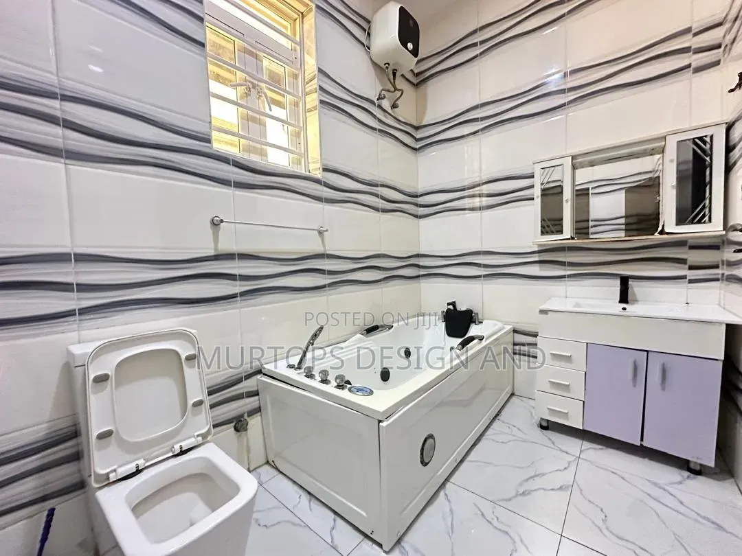 4bdrm Duplex in Chevron for rent