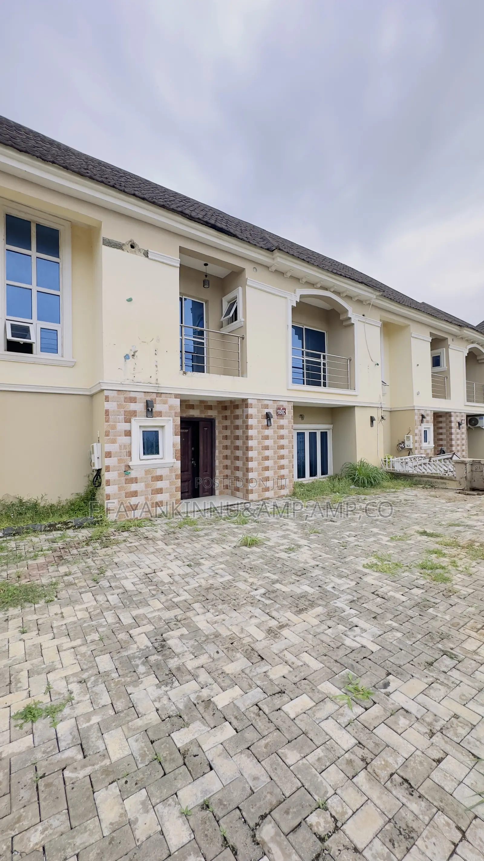 4bdrm Duplex in Lugbe District for sale