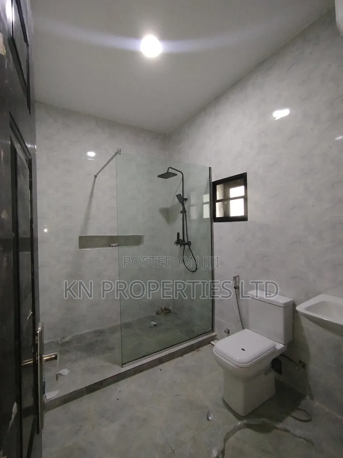 3bdrm Apartment in Airport Road, Lugbe District for rent