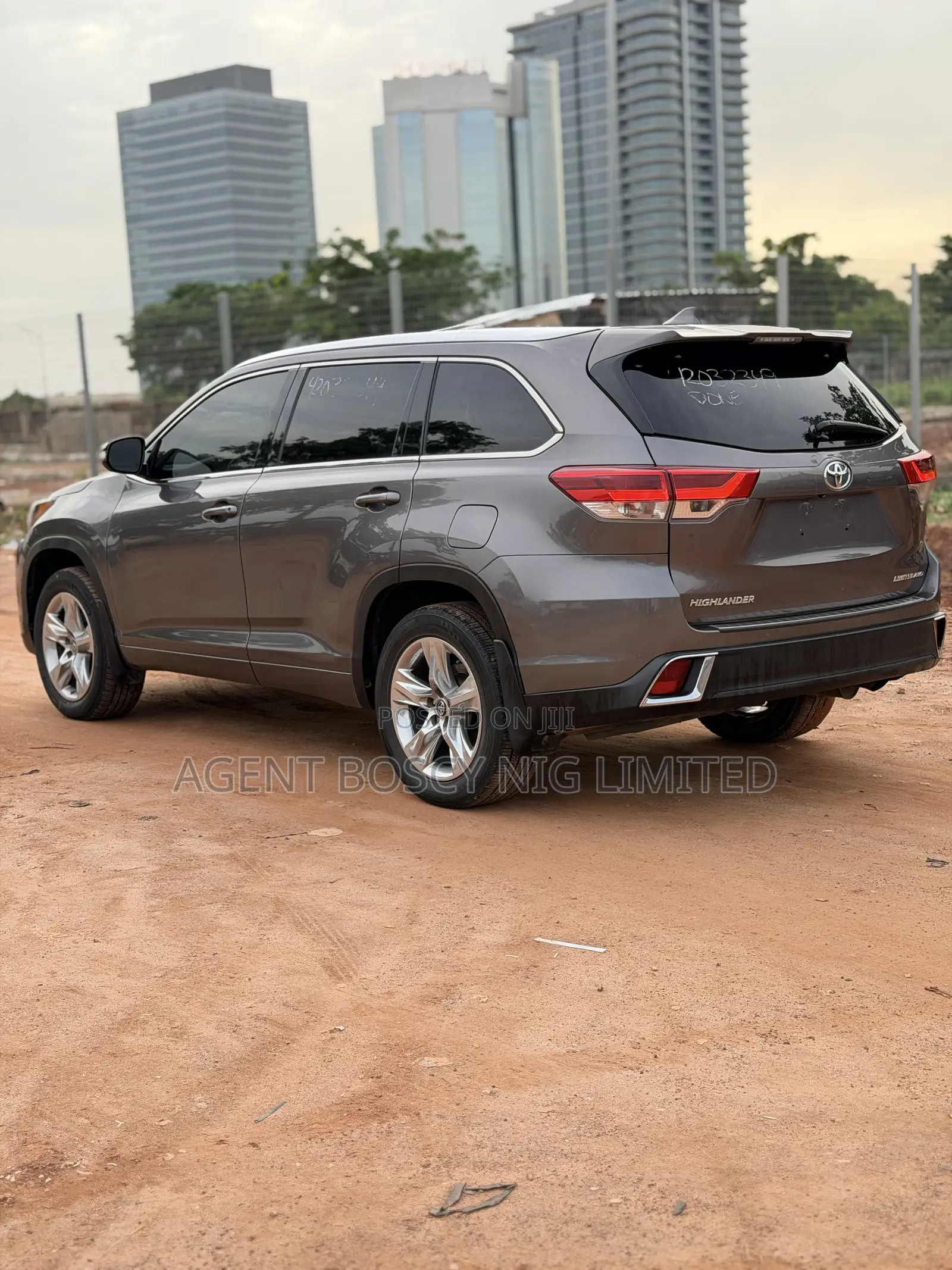 Toyota Highlander Limited 2019 Brown