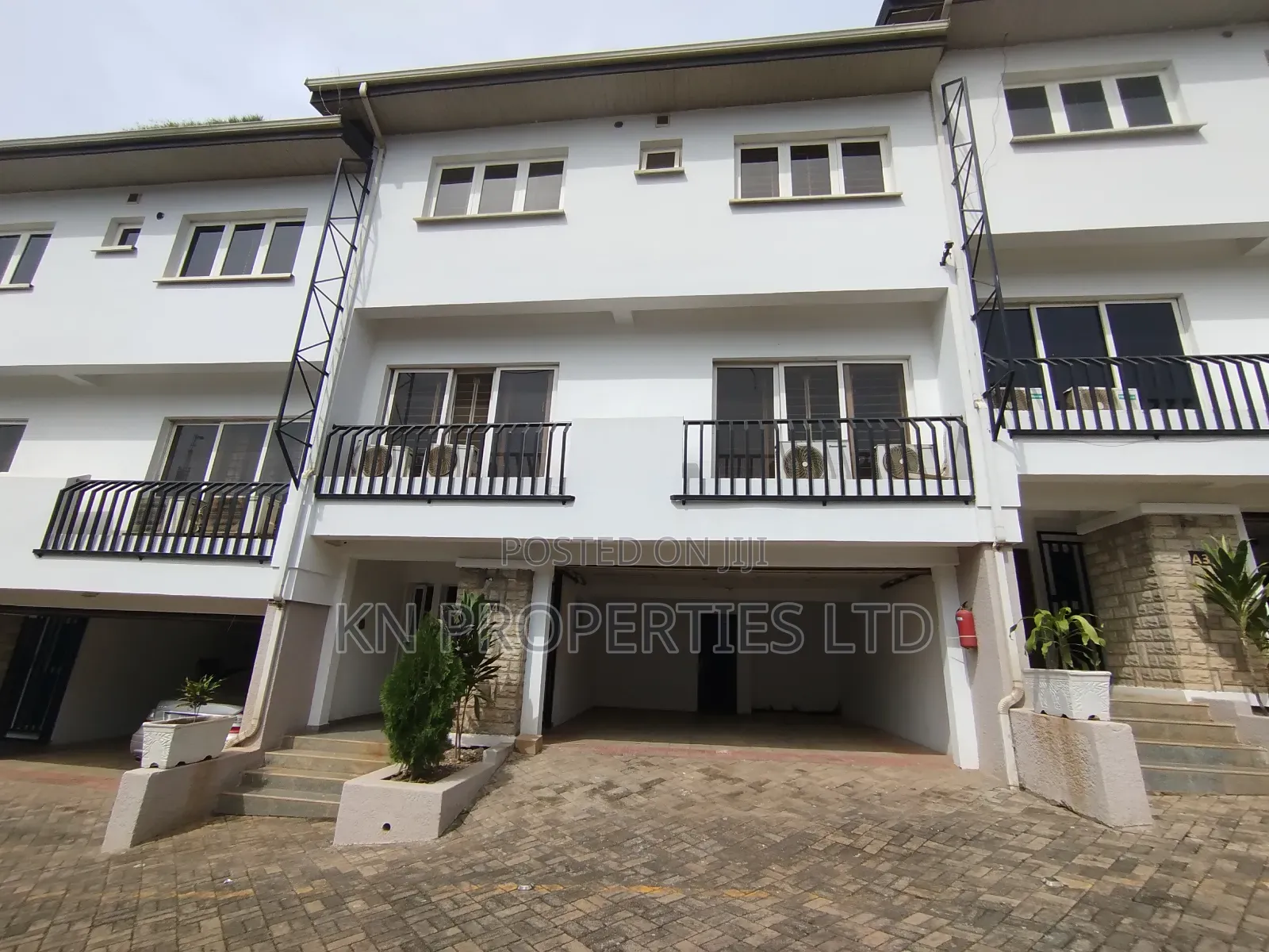 4bdrm Duplex in Apo for rent