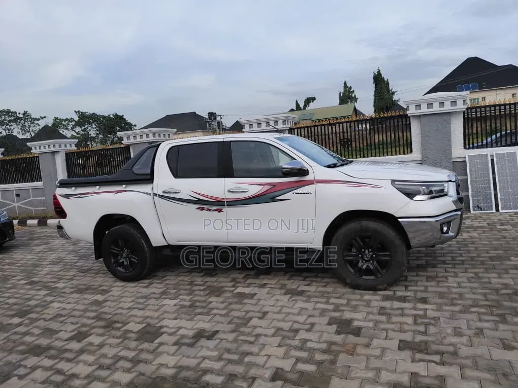 Toyota Hilux 2020 White