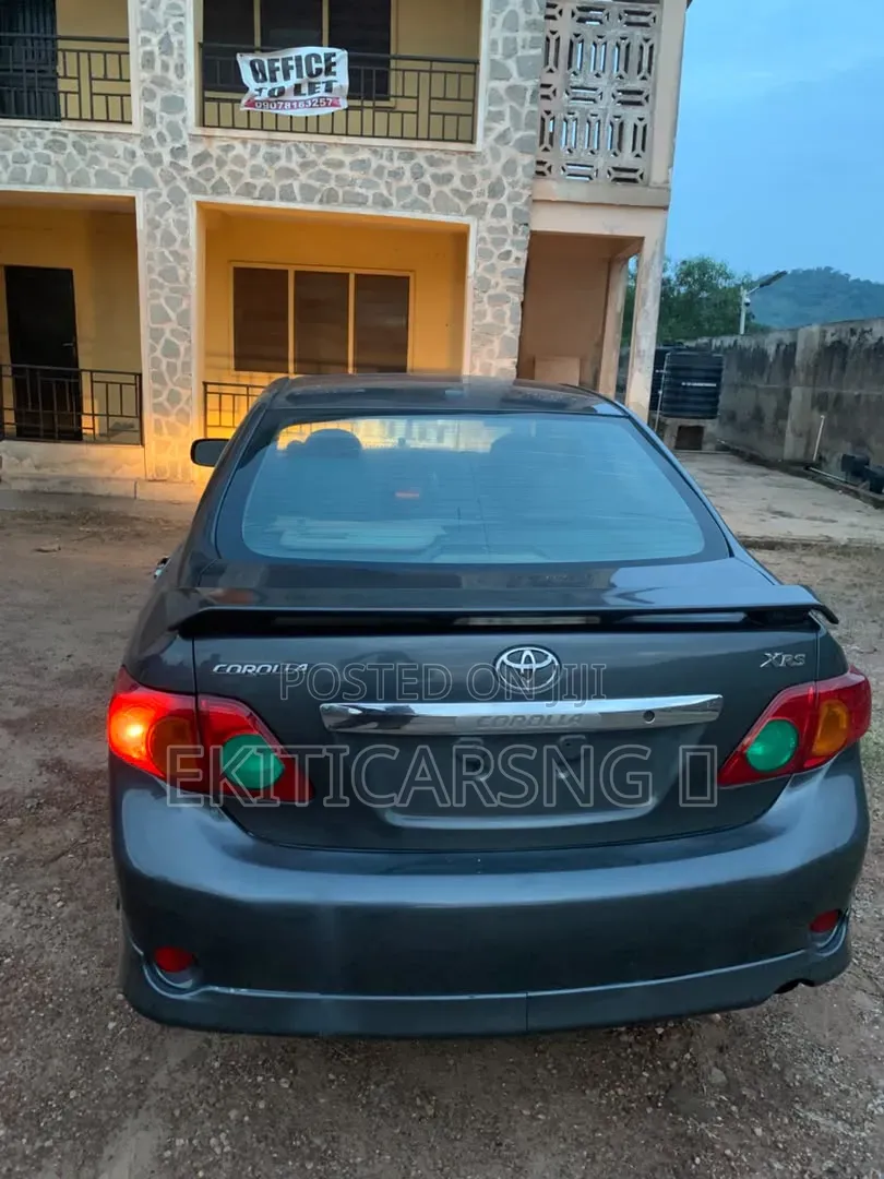 Toyota Corolla 2010 Gray