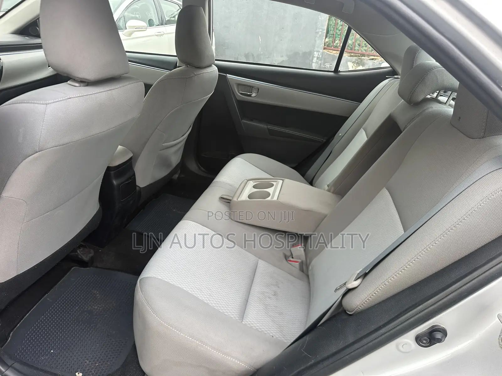 Toyota Corolla LE 4dr Sedan (1.8L 4cyl CVT) 2016 Silver