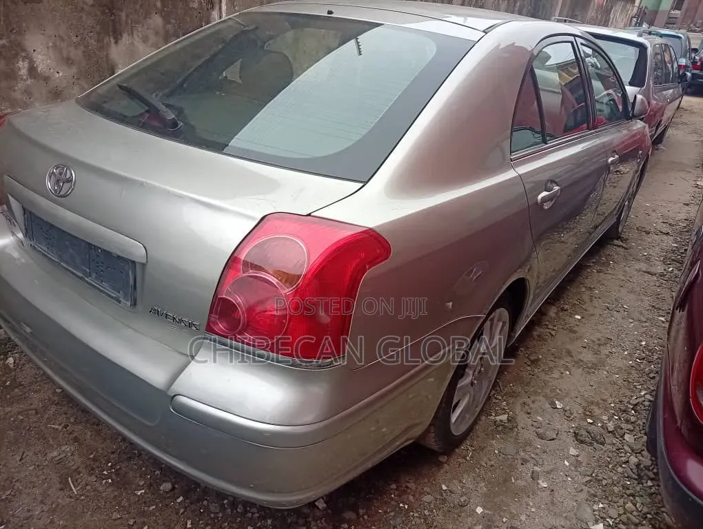 Toyota Avensis 2005 Gold