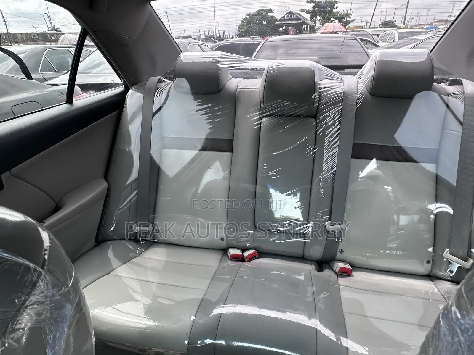Toyota Camry XLE 4dr Sedan (2.5L 4cyl 6A) 2013 Silver
