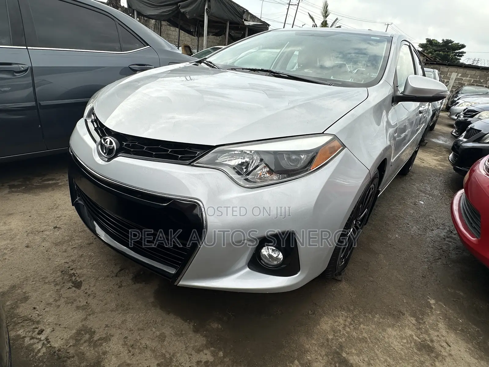 Toyota Corolla LE Premium 4dr Sedan (1.8L 4cyl CVT) 2015 Silver