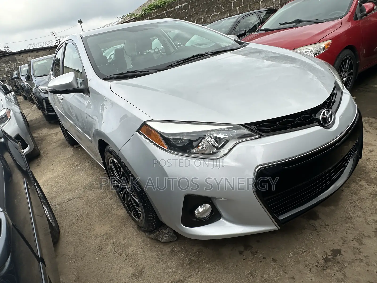 Toyota Corolla LE Premium 4dr Sedan (1.8L 4cyl CVT) 2015 Silver