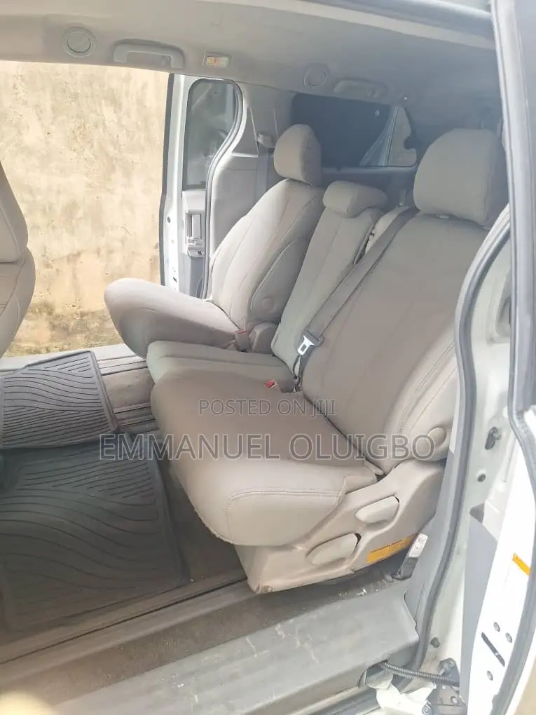 Toyota Sienna XLE AWD 2019 White