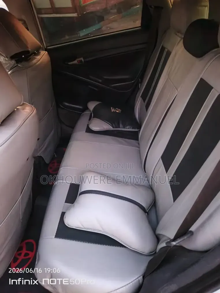 Pontiac Vibe 2009 White