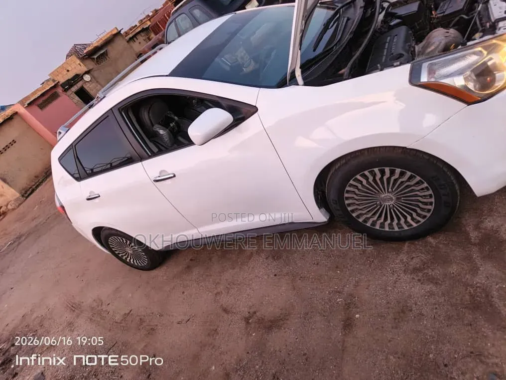 Pontiac Vibe 2009 White