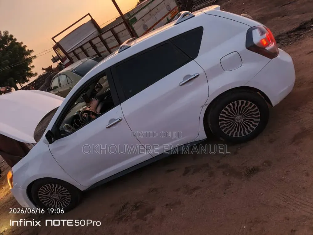 Pontiac Vibe 2009 White