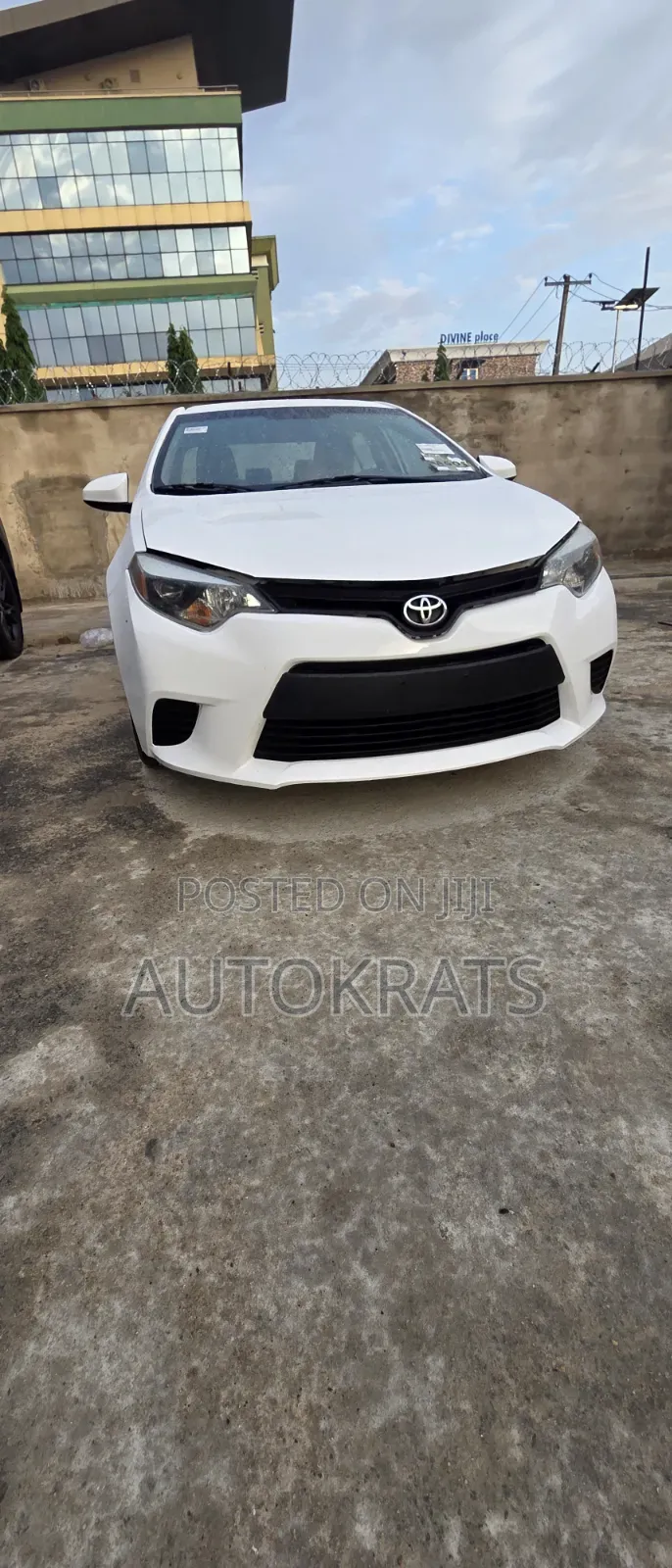 Toyota Corolla LE 4dr Sedan (1.8L 4cyl CVT) 2014 White