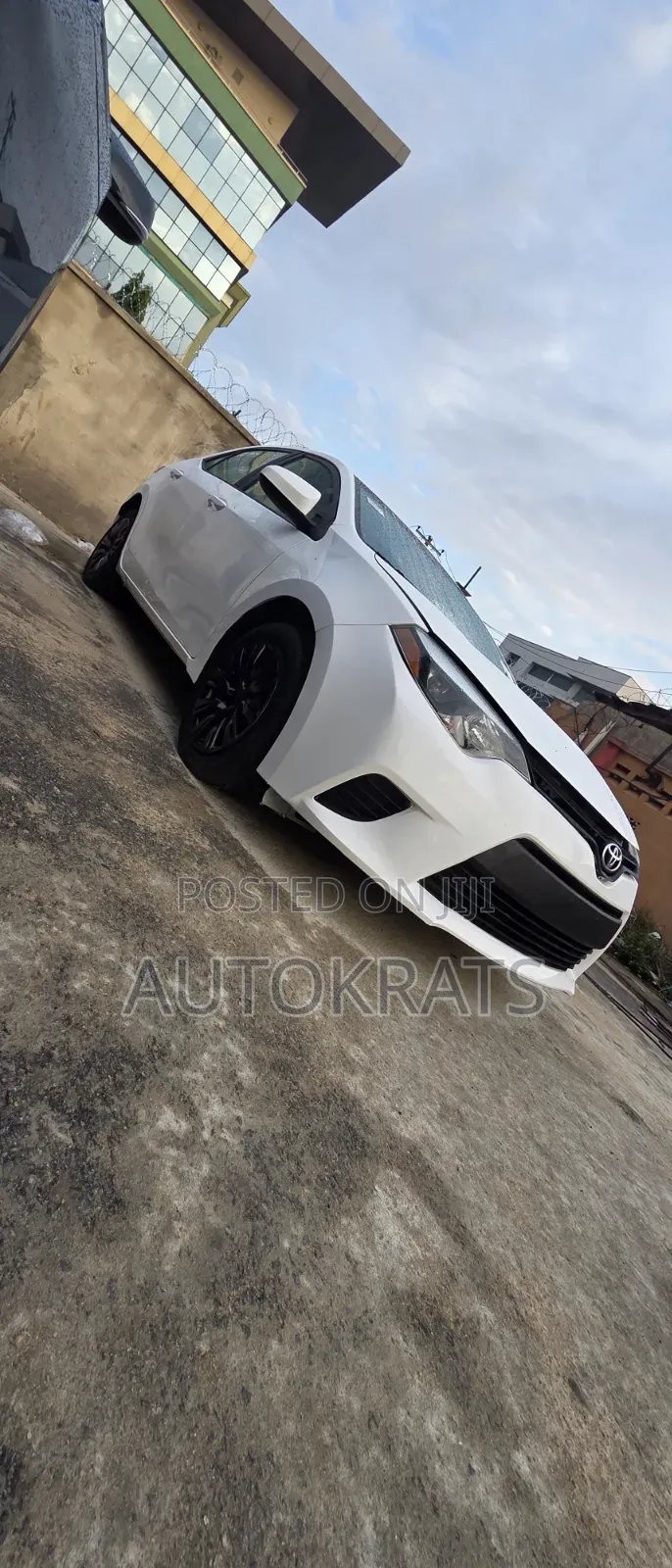 Toyota Corolla LE 4dr Sedan (1.8L 4cyl CVT) 2014 White