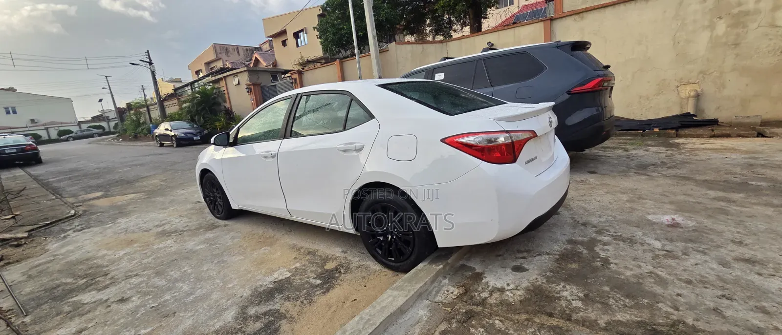 Toyota Corolla LE 4dr Sedan (1.8L 4cyl CVT) 2014 White