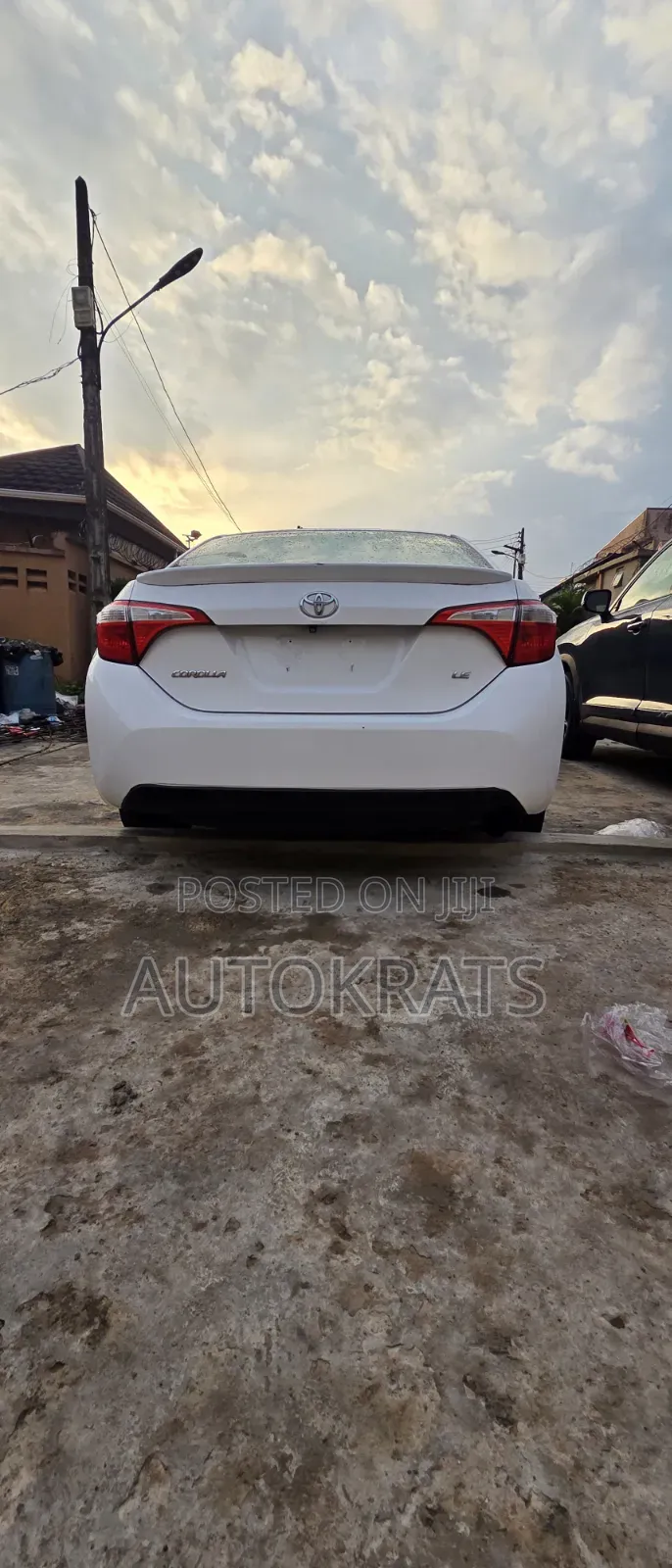 Toyota Corolla LE 4dr Sedan (1.8L 4cyl CVT) 2014 White