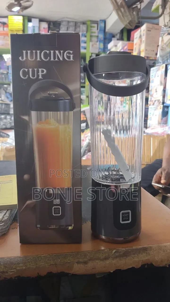 Personal Smoothie Maker With 4 Stainless Steel Blades for Ice Crushing