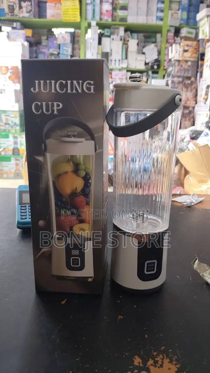 Personal Smoothie Maker With 4 Stainless Steel Blades for Ice Crushing