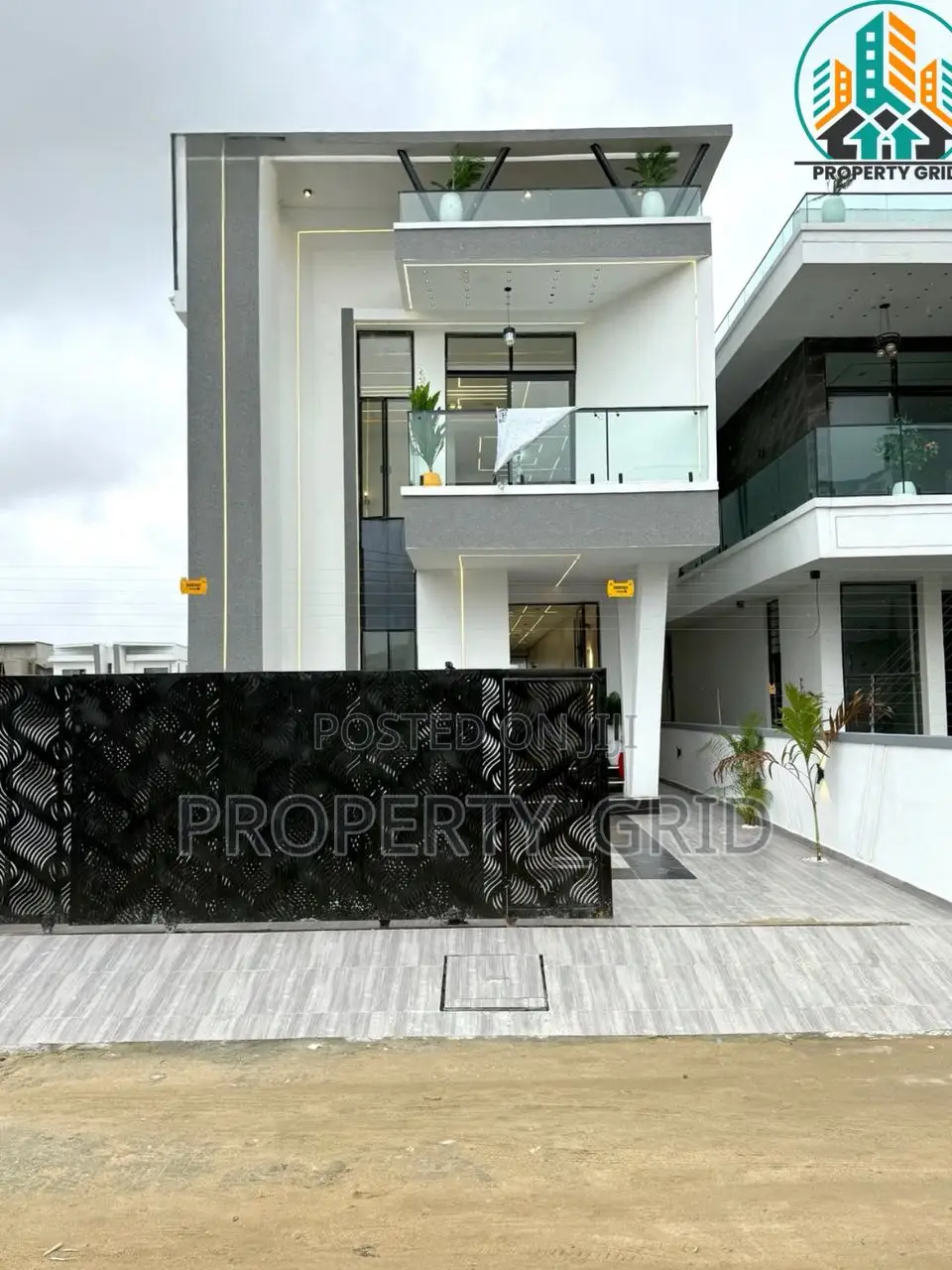 5bdrm Duplex in Lekki Palm City for sale