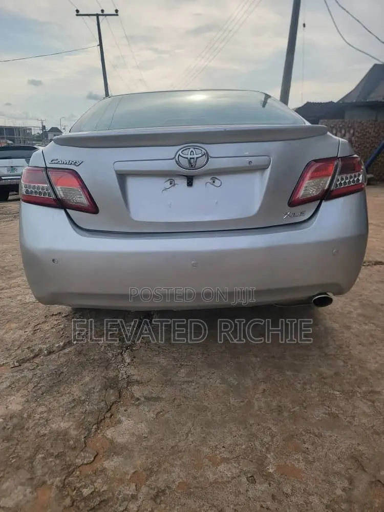Toyota Camry 2009 Silver