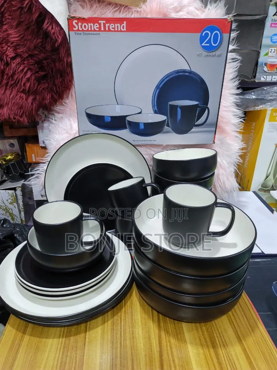 20 Pieces Fine Stoneware Dinner Set - High Quality and High End Design