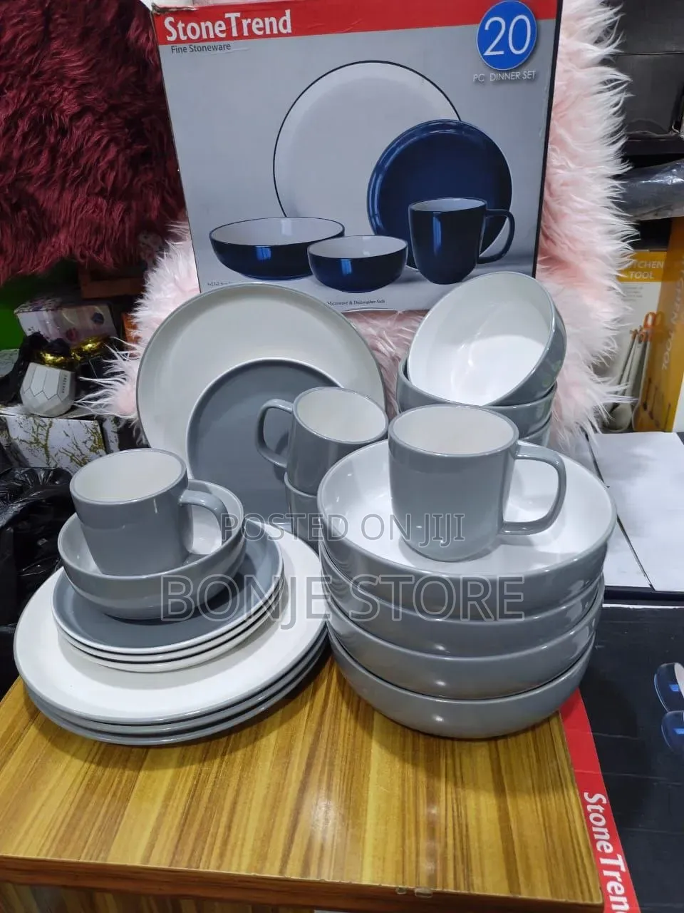 20 Pieces Fine Stoneware Dinner Set - High Quality and High End Design