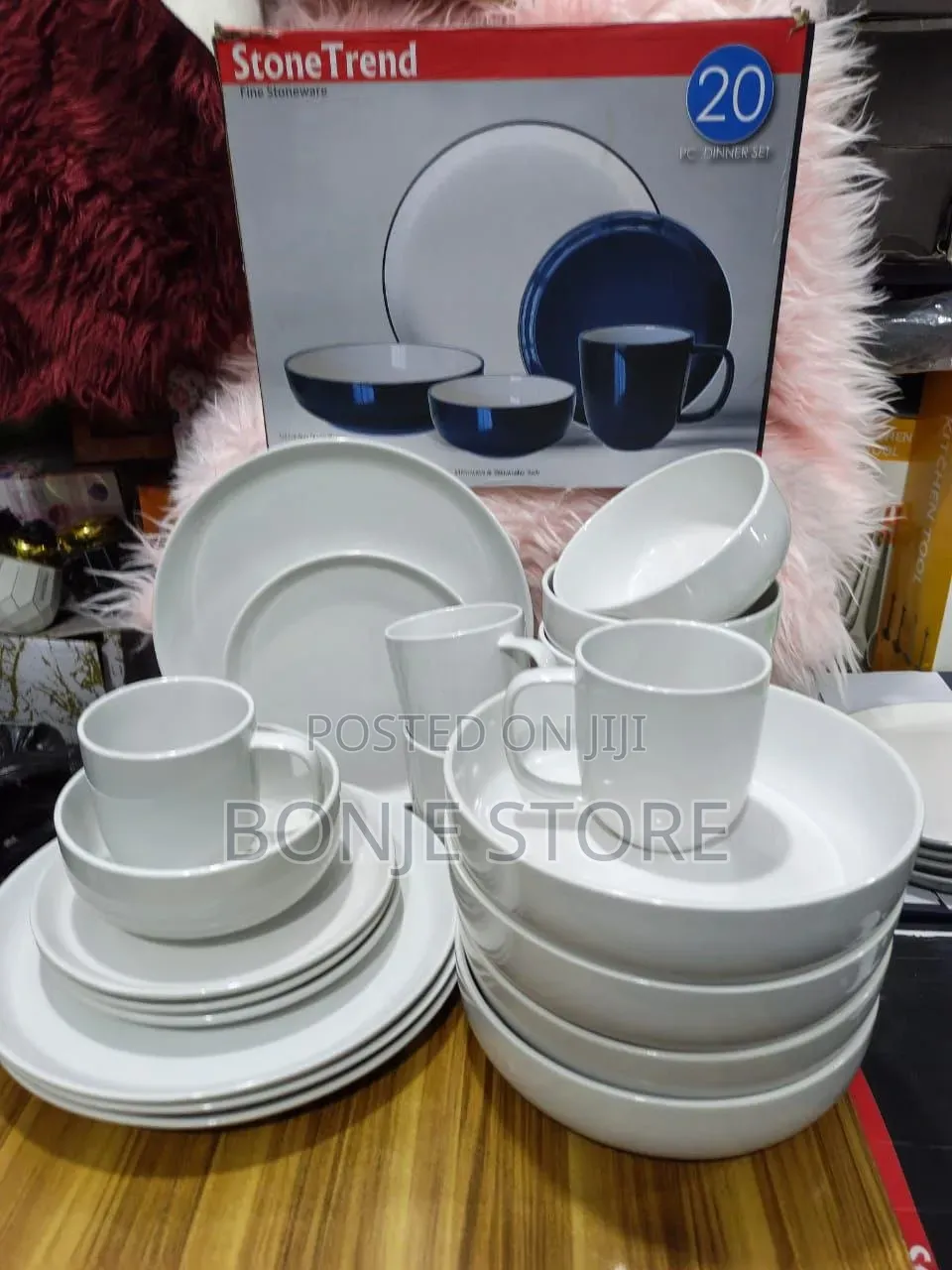 20 Pieces Fine Stoneware Dinner Set - High Quality and High End Design