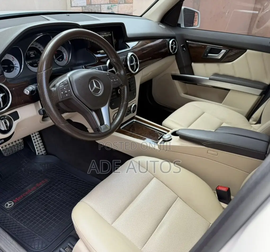 Mercedes-Benz GLK-Class Base GLK 350 4dr AWD 4MATIC (3.5L 6cyl 7A) 2015