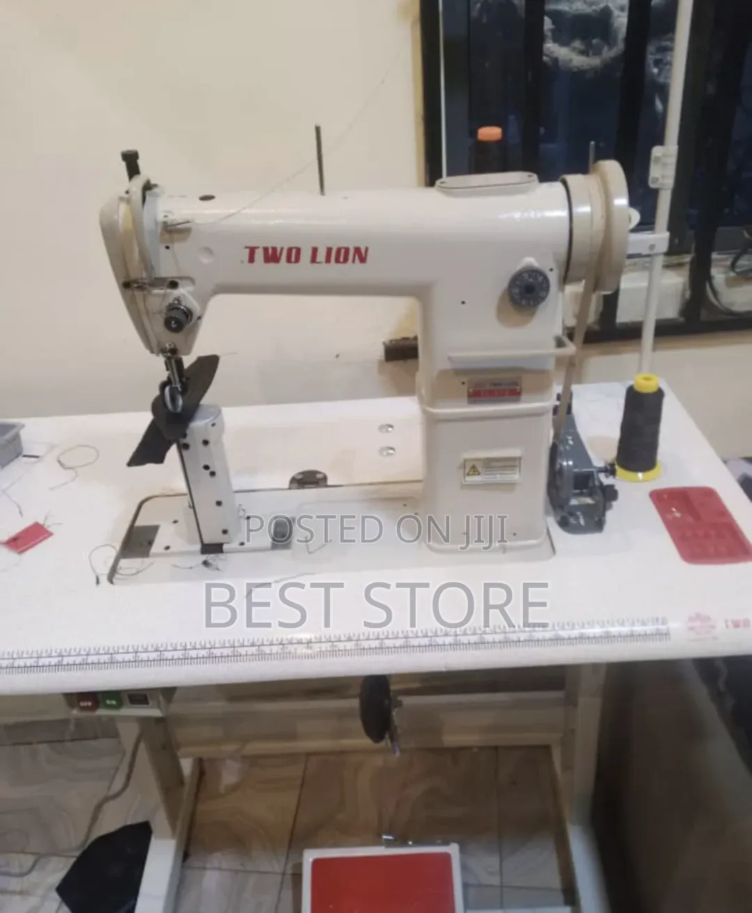 Two Lion Post Bed Leather Industrial Clutch Sewing Machine