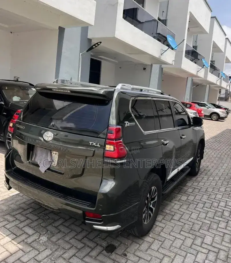 Toyota Land Cruiser Prado 2018 Gray