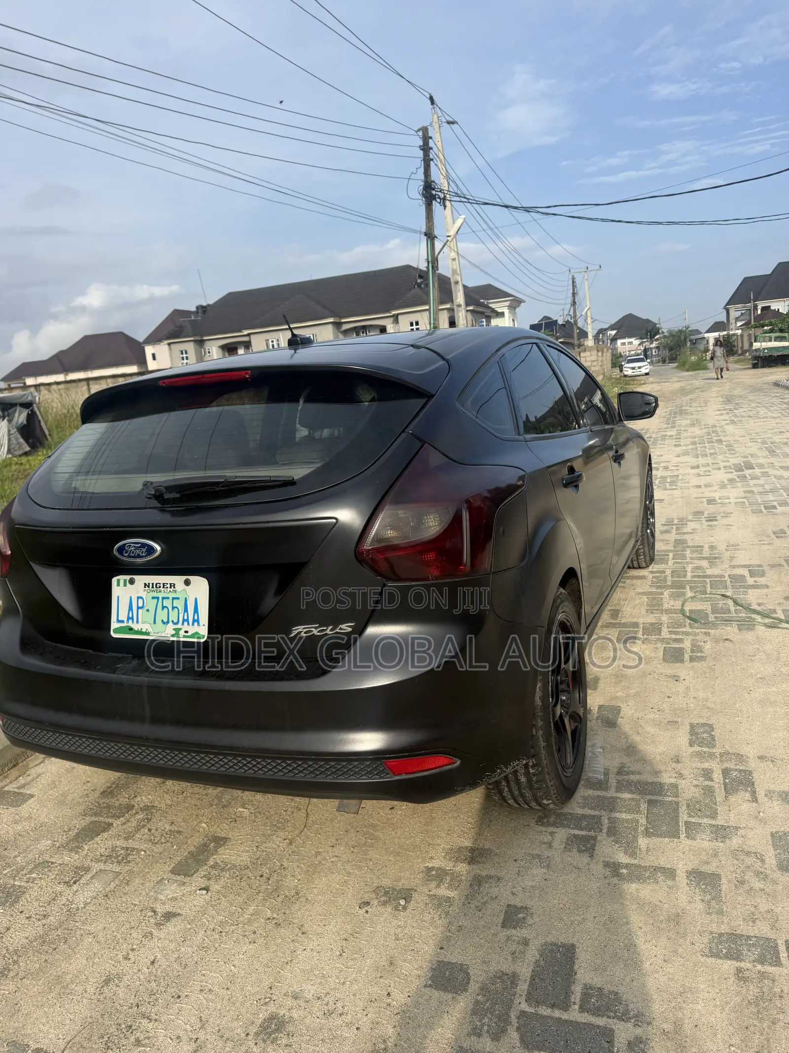 Ford Focus SE Sedan FWD (2.0L 4cyl 5M) 2013 Black
