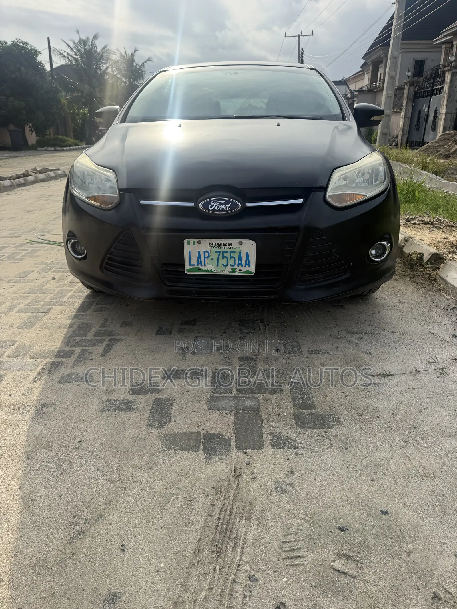 Ford Focus SE Sedan FWD (2.0L 4cyl 5M) 2013 Black