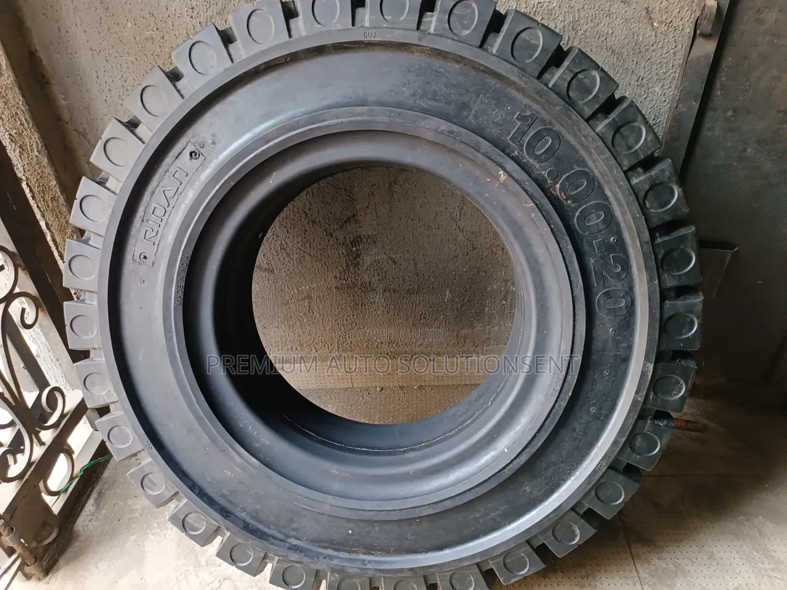 Brand New Forklift Solid Tyre 10.00-20