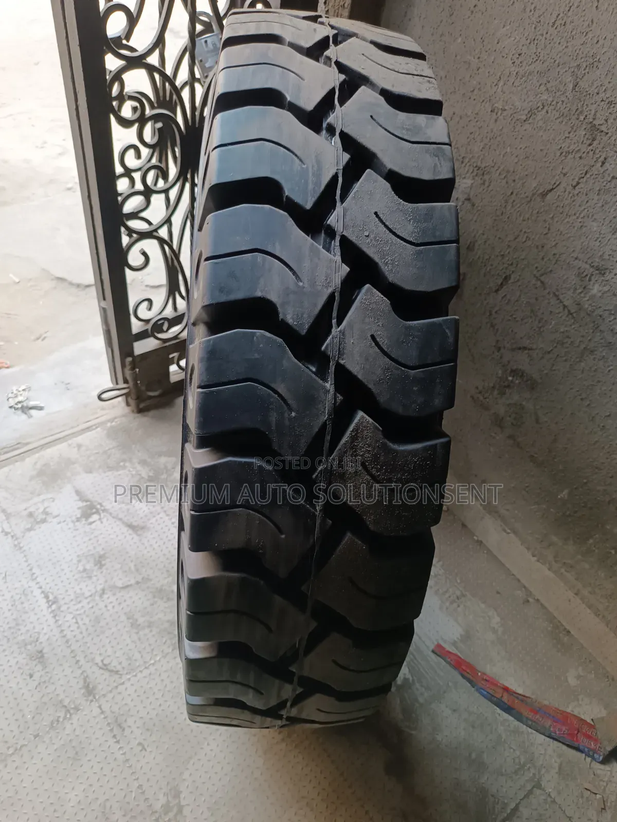 Brand New Forklift Solid Tyre 10.00-20